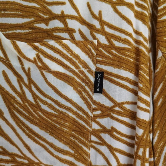 Supreme Peacock Shirt - Large in Gold - Picture 4 of 5